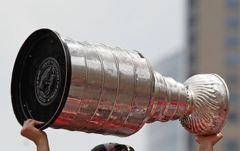 CHICAGO - JUNE 11: Jonathan Toews #19 holds up the Stanley Cup trophy during the Chicago Blackhawks Stanley Cup victory parade and rally on June 11, 2010 in Chicago, Illinois. (Photo by Jonathan Daniel/Getty Images)
