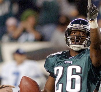 Philadelphia Eagles cornerback Lito Sheppard celebrates a second-quarter interception against the Dallas Cowboys November 14, 2005 at Lincoln Financial Field in Philadelphia. (Photo by Al Messerschmidt/Getty Images)