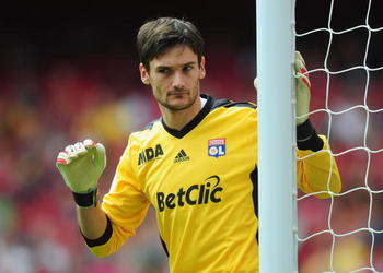 LONDON, ENGLAND - AUGUST 01:  Hugo Lloris of Lyon in action during the Emirates Cup match between AC Milan and Lyon at Emirates Stadium on August 1, 2010 in London, England.  (Photo by Mike Hewitt/Getty Images)