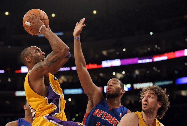LOS ANGELES, CA - JANUARY 04:  Kobe Bryant #24 of the Los Angeles Lakers shoots a jumper in front of Greg Monroe #10 of the Detroit Pistons and teammate Pau Gasol #16 during the first half at the Staples Center on January 4, 2011 in Los Angeles, Californi