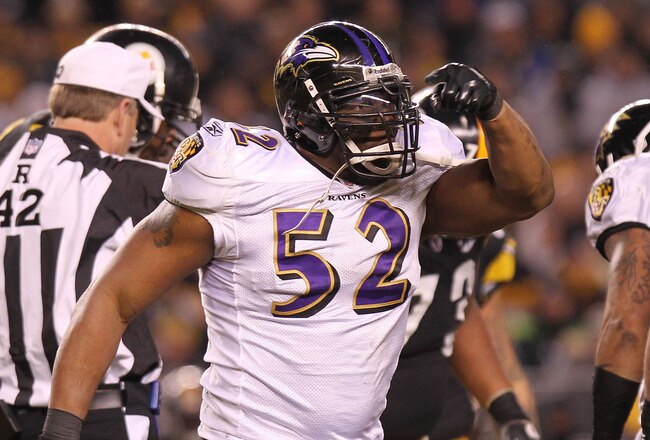 PITTSBURGH, PA - JANUARY 15:  Linebacker Ray Lewis #52 of the Baltimore Ravens reacts after a play against the Pittsburgh Steelers during the AFC Divisional Playoff Game at Heinz Field on January 15, 2011 in Pittsburgh, Pennsylvania.  (Photo by Nick Laham