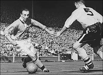 Stanley_matthews-beating-the-full-back_display_image