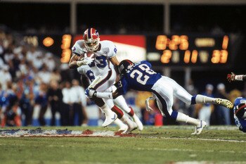 TAMPA, FL - JANUARY 27:  Wide receiver Andre Reed #83 of the Buffalo Bills tries to break away from a tackle by cornerback Everson Walls #28 of the New York Giants on a twenty yard pass in Super Bowl XXV at Tampa Stadium on January 27, 1991 in Tampa, Flor