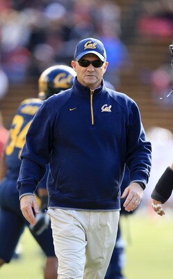 BERKELEY, CA - NOVEMBER 20:  Head coach Jeff Tedford of the California Golden Bears watches his team warm up before their game against the Stanford Cardinal at California Memorial Stadium on November 20, 2010 in Berkeley, California.  (Photo by Ezra Shaw/