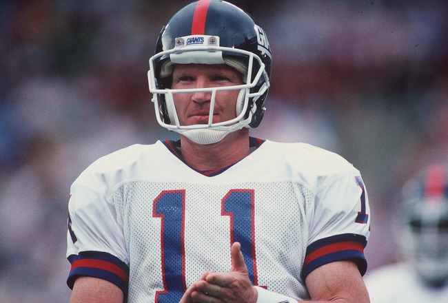 11 NOV 1989:  NEW YORK GIANTS QUARTERBACK PHIL SIMMS LOOKS TO THE SIDELINES DURING THEIR 31-7 WIN OVER THE LOS ANGELES RAMS AT ANAHEIM STADIUM IN ANAHEIM, CALIFORNIA. Mandatory Credit: Mike Powell/ALLSPORT