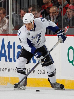 NEWARK, NJ - MARCH 02:  Steve Downie #9 of the Tampa Bay Lightning controls the puck during an NHL hockey game against the New Jersey Devils at the Prudential Center on March 2, 2011 in Newark, New Jersey.  (Photo by Paul Bereswill/Getty Images)