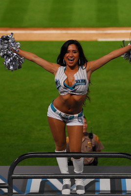 mlb-cheerleaders-15_display_image_display_image.jpg