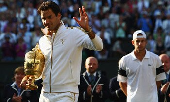 Rogerfederercelebratesafterbeatingandyroddickinthemenssinglesfinalatwimbledon_display_image