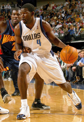 San Antonio Spurs' Michael Finley (4) dunks over Dallas Mavericks