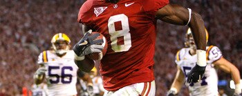 TUSCALOOSA, AL - NOVEMBER 07:  Julio Jones #8 of the Alabama Crimson Tide rushes upfield for a 73 yard touchdown against the Louisiana State University Tigers at Bryant-Denny Stadium on November 7, 2009 in Tuscaloosa, Alabama.  (Photo by Kevin C. Cox/Gett