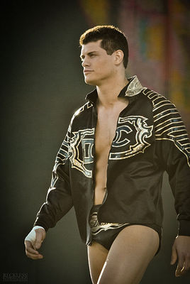 Smackdomw du 20 Mai 2011 401px-Cody_Rhodes_2010_Tribute_to_the_Troops_display_image