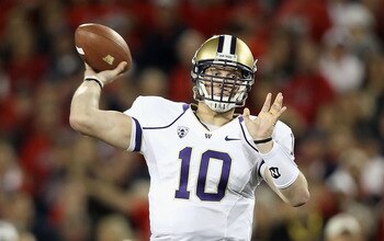 TUCSON, AZ - OCTOBER 23:  Quarterback Jake Locker #10 of the Washington Huskies throws a pass during the college football game against the Arizona Wildcats at Arizona Stadium on October 23, 2010 in Tucson, Arizona.  (Photo by Christian Petersen/Getty Imag