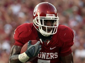 NORMAN, OK - SEPTEMBER 27:  Running back DeMarco Murray #7 of the Oklahoma Sooners during play against the TCU Horned Frogs at Memorial Stadium on September 27, 2008 in Norman, Oklahoma.  (Photo by Ronald Martinez/Getty Images)