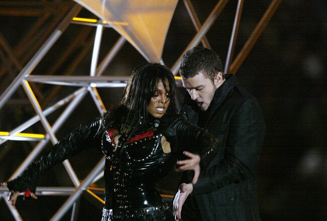 HOUSTON, TX - FEBRUARY 1:  Singers Janet Jackson and Justin Timberlake perform during the halftime show at Super Bowl XXXVIII between the New England Patriots and the Carolina Panthers at Reliant Stadium on February 1, 2004 in Houston, Texas. (Photo by Do