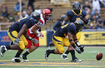 BERKELEY, CA - SEPTEMBER 12:  Mychal Kendricks #30 of the California Golden Bears picks up a fumble for 45 yards against the Eastern Washington Eagles at Memorial Stadium on September 12, 2009 in Berkeley, California.  (Photo by Jed Jacobsohn/Getty Images