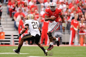 COLUMBUS, OH - OCTOBER 23:  Terrelle Pryor #2 of the Ohio State Buckeyes looks for running room as Ricardo Allen #21 of the Purdue Boilermakers defends at Ohio Stadium on October 23, 2010 in Columbus, Ohio.  (Photo by Jamie Sabau/Getty Images)