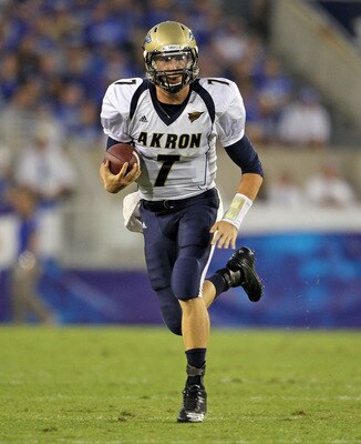 LEXINGTON, KY - SEPTEMBER 18:  Patrick Nicely #7 of the Akron Zips runs with the ball during the game against the Kentucky Wildcats at Commonwealth Stadium on September 18, 2010 in Lexington, Kentucky.  (Photo by Andy Lyons/Getty Images)