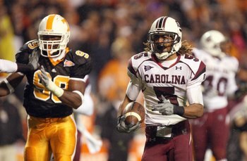 KNOXVILLE, TN - OCTOBER 31:  Stephen Gilmore #5 of the South Carolina Gamecocks carries the ball during the game against the Tennessee Volunteers at Neyland Stadium on October 31, 2009 in Knoxville, Tennessee.  (Photo by Streeter Lecka/Getty Images)