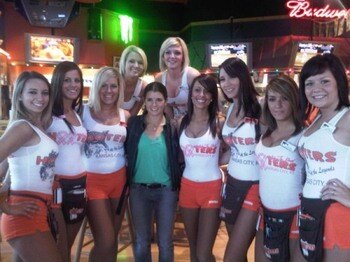 Danica-patrick-hooters_display_image