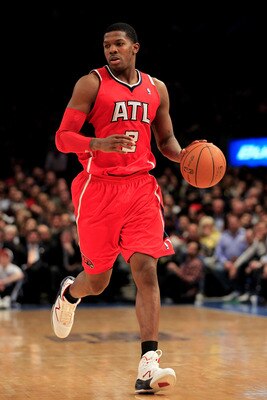 NEW YORK, NY - FEBRUARY 16:  Joe Johnson #2  of the Atlanta Hawks dribbles the ball against the New York Knicks at Madison Square Garden on February 16, 2011 in New York City. NOTE TO USER: User expressly acknowledges and agrees that, by downloading and/o
