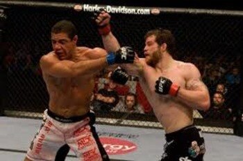Nate Marquardt trading with Thales Leites