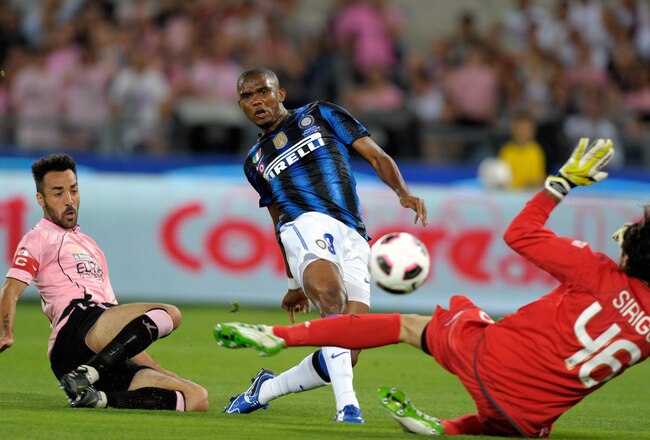 ROME, ITALY - MAY 29:  Samuel Eto'o of Inter Milan scores the first goal during the Tim Cup final between FC Internazionale Milano and US Citta di Palermo at Olimpico Stadium on May 29, 2011 in Rome, Italy.  (Photo by Claudio Villa/Getty Images)