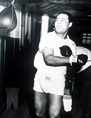 29 Nov 1947 :  Joe Louis in training for the fight against Jersey Joe Walcott. Credit :  Allsport. Mandatory Credit: Allsport UK/ALLSPORT