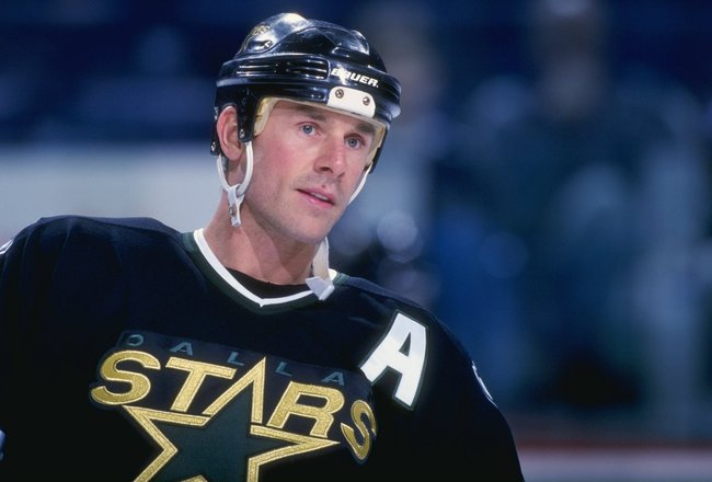5 Mar 1999:  Joe Nieuwendyk #25 of the Dallas Stars looking on during the game against the Buffalo Sabres at the Marine Midland Arena in Buffalo, New York. The Sabres defeated the Stars 2-1. Mandatory Credit: Rick Stewart/Allsport