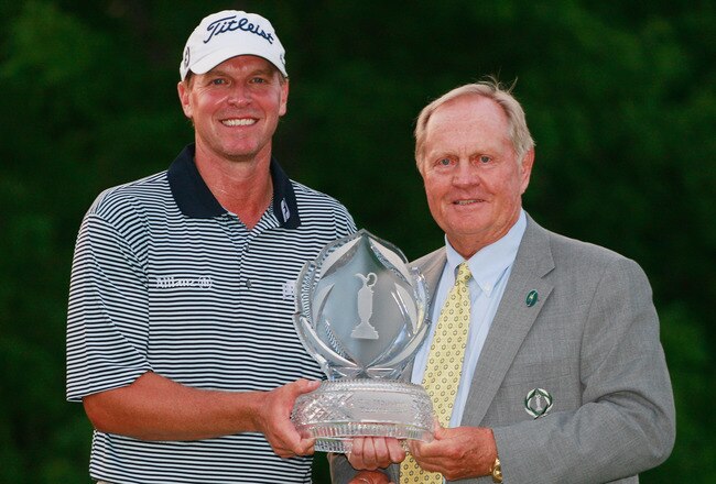DUBLIN, OH - JUNE 05:  Steve Stricker poses with tournament host Jack Nicklaus on the 18th green after winning the Memorial Tournament presented by Nationwide Insurance at the Muirfield Village Golf Club on June 5, 2011 in Dublin, Ohio.  (Photo by Scott H
