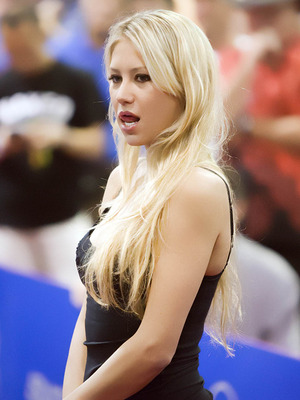 anna_kournikova_oral_sexy_display_image.