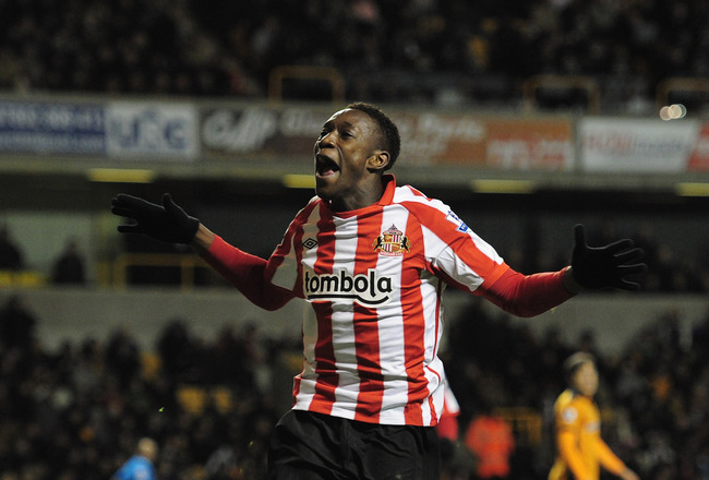 WOLVERHAMPTON, ENGLAND - NOVEMBER 27:  Danny Welbeck of Sunderland celebrates afters scoring during the Barclays Premier League match between Wolverhampton Wanderers and Sunderland at Molineux on November 27, 2010 in Wolverhampton, England.  (Photo by Sha