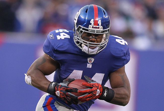 EAST RUTHERFORD, NJ - DECEMBER 19:  Ahmad Bradshaw #44 of the New York Giants runs against the Philadelphia Eagles during their game on December 19, 2010 at The New Meadowlands Stadium in East Rutherford, New Jersey.  (Photo by Al Bello/Getty Images)