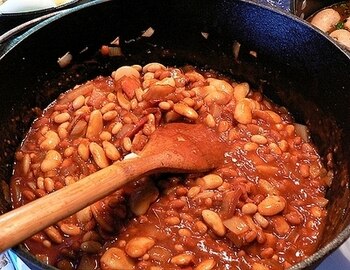 Boston_baked_beans_display_image