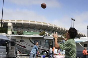 Footballthrowing_display_image