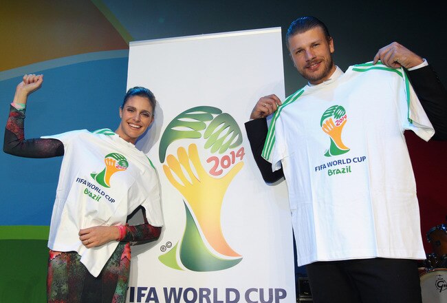 JOHANNESBURG, SOUTH AFRICA - JULY 08:  Fernanda Lima and Rodrigo Hilbert (R) pose during the launch of 2014 FIFA World Cup Brazil Official emblem on July 8, 2010 in Johannesburg, South Africa.  (Photo by Clive Rose/Getty Images)