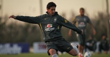 Ganso-treina-de-bermuda-no-frio-da-argentina-na-preparacao-para-a-copa-america-1309406441508_956x500_display_image
