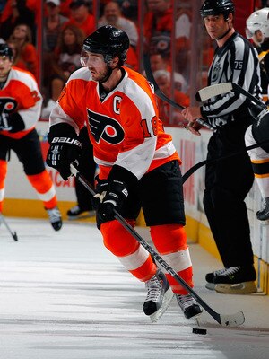 PHILADELPHIA, PA - MAY 02:  Mike Richards #18 of the Philadelphia Flyers looks to pass in Game Two of the Eastern Conference Semifinals against the Boston Bruins during the 2011 NHL Stanley Cup Playoffs at Wells Fargo Center on May 2, 2011 in Philadelphia