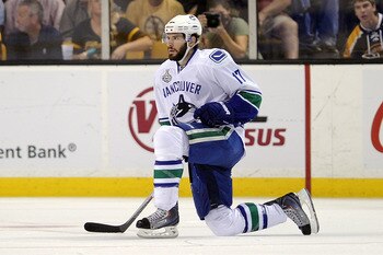 BOSTON, MA - JUNE 08:  Ryan Kesler #17 of the Vancouver Canucks kneels on the against the Boston Bruins during Game Four of the 2011 NHL Stanley Cup Final at TD Garden on June 8, 2011 in Boston, Massachusetts.  (Photo by Harry How/Getty Images)