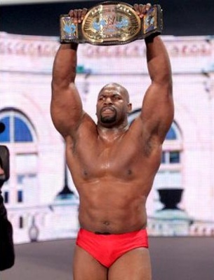 Le troisième lutteur testé positif est ... Ezekiel-jackson-wins-the-intercontinental-championship-at-capitol-punishment_display_image