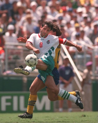 16 JUL 1994: HRISTO STOICHKOV SHOOTS ON GOAL FOR BULGARIA DURING THE SWEDEN VERSUS BULGARIA 1994 WORLD CUP FINALS THIRD PLACE PLAYOFF MATCH AT THE ROSE BOWL STADIUM IN PASADENA, CALIFORNIA. Mandatory Credit: Stephen Dunn/ALLSPORT