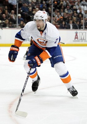 ANAHEIM, CA - NOVEMBER 10:  Trent Hunter #7 of the New York Islanders skates into play against the Anaheim Ducks at the Honda Center on November 10, 2010 in Anaheim, California.  (Photo by Harry How/Getty Images)