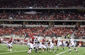 ARLINGTON, TX - OCTOBER 03:  A general view of play between the Texas A&M Aggies and the Arkansas Razorbacks at Dallas Cowboys Stadium on October 3, 2009 in Arlington, Texas.  (Photo by Ronald Martinez/Getty Images)