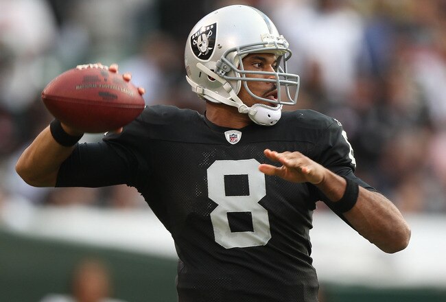 OAKLAND, CA - AUGUST 28: Jason Campbell #8 of the Oakland Raiders p asses againsthe San Francisco 49ers during an NFL preseason game at Oakland-Alameda County Coliseum on August 28, 2010 in Oakland, California. (Photo by Jed Jacobsohn/Getty Images)