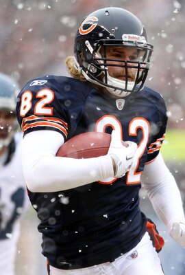 CHICAGO, IL - JANUARY 16:  Tight end Greg Olsen #82 of the Chicago Bears runs after a catch for 33-yards against the Seattle Seahawks in the first quarter of the 2011 NFC divisional playoff game at Soldier Field on January 16, 2011 in Chicago, Illinois.