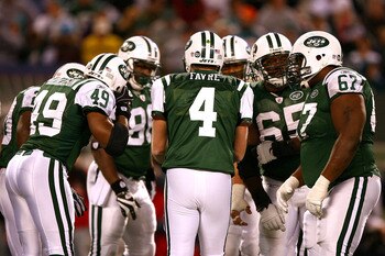 EAST RUTHERFORD, NJ - DECEMBER 28: Brett Favre #4 of The New York Jets calls a huddle against The Miami Dolphins during their game on December 28, 2008 at Giants Stadium in East Rutherford, New Jersey. (Photo by Al Bello/Getty Images)