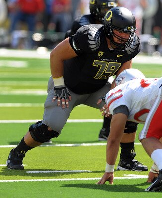 EUGENE, OR - SEPTEMBER 04:  Offensive lineman Mark Asper #79 of the Oregon Ducks gets set at the line of scrimmage in the second quarter of the game against the New Mexico Lobos at Autzen Stadium on September 4, 2010 in Eugene, Oregon. Oregon won the game