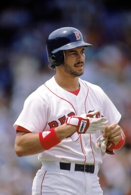 1988:  Mike Greenwell of the Boston Red Sox heads for the dugout during the 1988 season. (Photo by Rick Stewart/Getty Images)