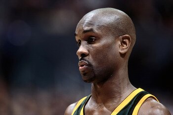 11 Dec 2001:  Profile of point guard Gary Payton #20 of the Seattle SuperSonics during the NBA game against the Los Angeles Lakers at the Staples Center in Los Angeles, California.  The SuperSonics defeated the Lakers 104-93.Mandatory Credit: Jeff Gross /