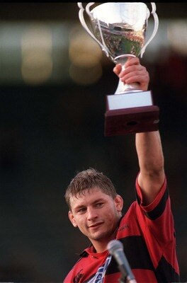 Todd Blackadder raises the trophy after defeating the Blues 20-13 in the 1998 Final.