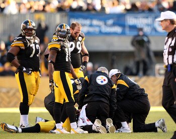 PITTSBURGH - DECEMBER 28:  Santonio Holmes #10, Darnell Stapelton #72 and Brett Keisel #99 of the Pittsburgh Steelers look on as the medical staff works on Ben Roethlisberger #7 after being hurt in the second quarter while playing the Cleveland Browns on